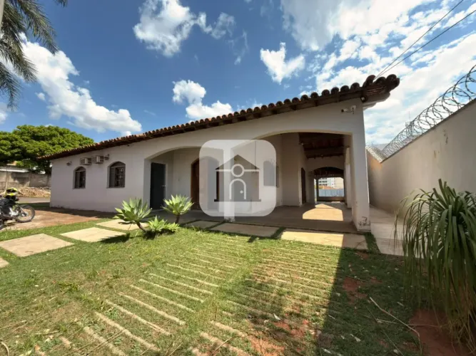 Casa com 380m² para locação no bairro Vigilato Pereira