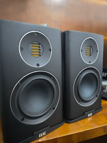 Par caixas acústicas ELAC BS 243.4 Carina Bookshelf