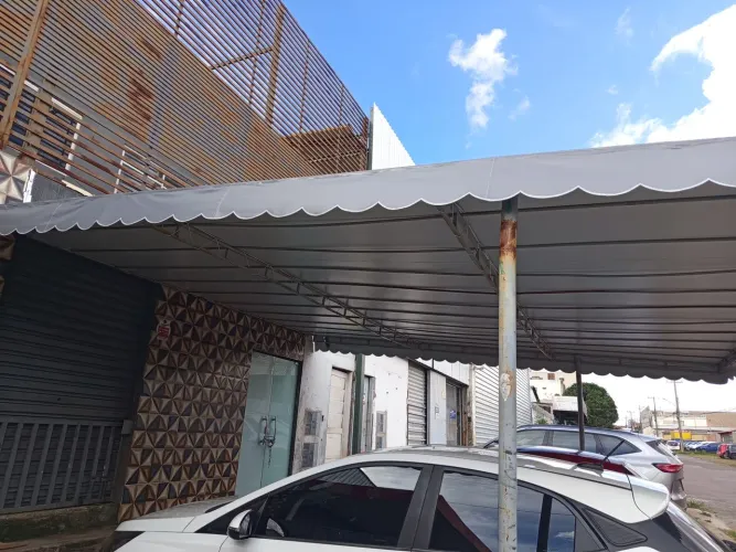 Toldo com estrutura de ferro