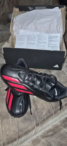 Chuteira ADIDAS NOVA na etiqueta