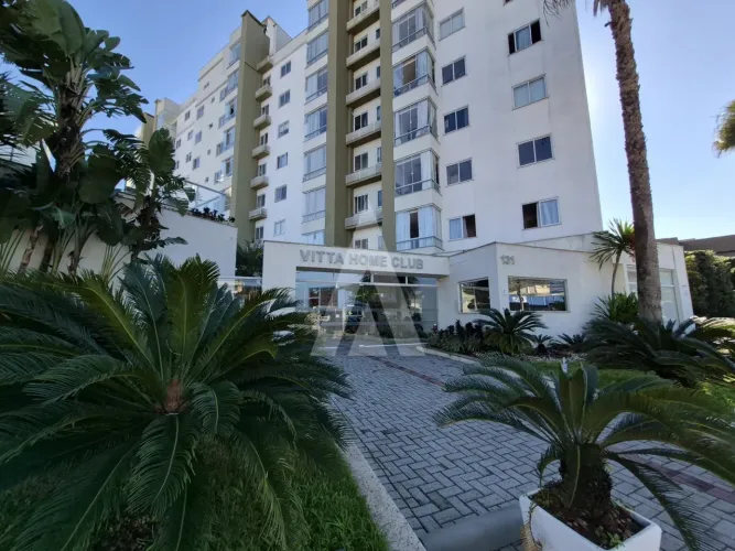 Apartamento com 02 quartos, sendo 01 suíte, cozinha com armários, localizado no bairro Sag