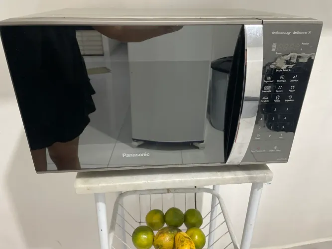 Microondas, sem prato e não esquentando bem, aceito negociação.