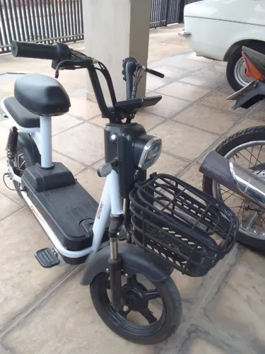 Bicicleta eletrica 10 meses de uso