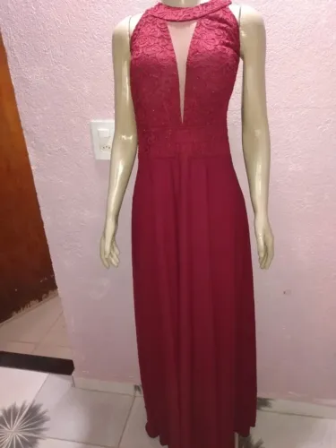 Vestido longo de festa vinho