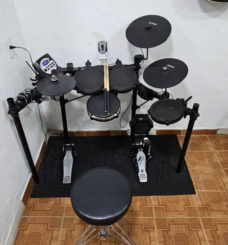 Bateria com modulo roland td11, hihat FD9, bumbo KD9, banco e pedal bumbo d one