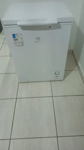 Vendo freezer novo eletrolux 143 litros