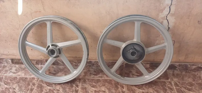 Par rodas liga leve aro 18 Yamaha Ybr/Factor p/ freio à disco