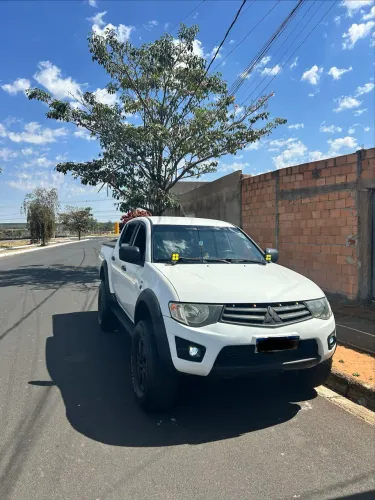 Mitsubishi L200 Triton GL 3.2 CD TB Int. Dies. Mec. 2015