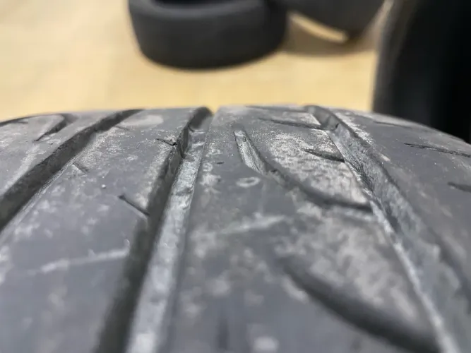 4 pneus Dunlop - 205/50 R17