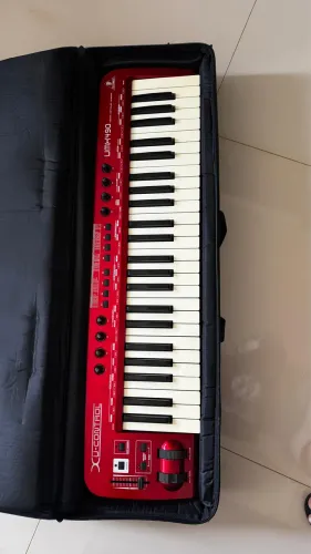 Controlador UMX490 BEHRINGER com case