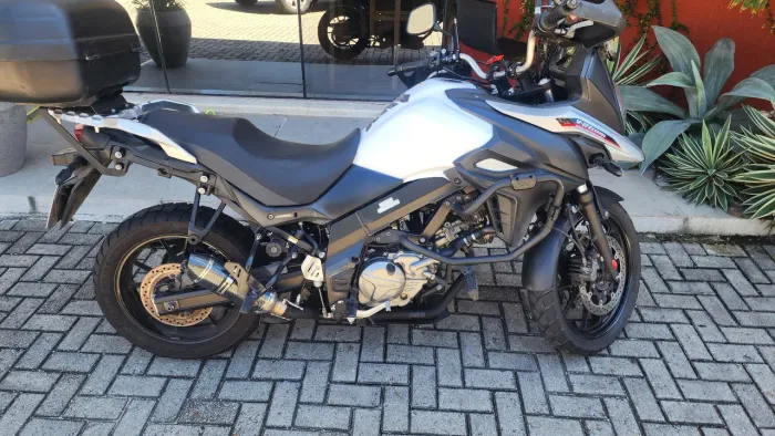 Suzuki V-Strom 650 - Estado Extra - Acessórios Premium (Full LED + CarPlay)