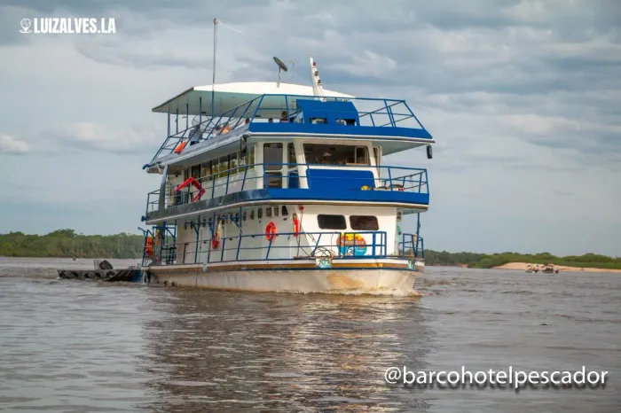 O melhor Barco-hotel da região! Pesca e lazer com estrutura completa.