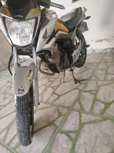 Titan 160 ano 21/22 emplacada 26