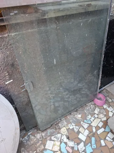 Janela de vidro de duas folhas nova