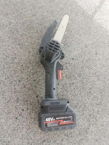 Moto serra a bateria