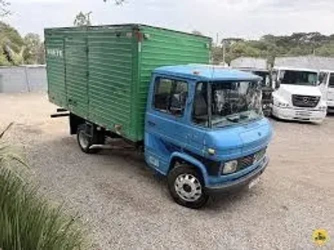 Frete caminhão bau disponível com ou sem ajudante