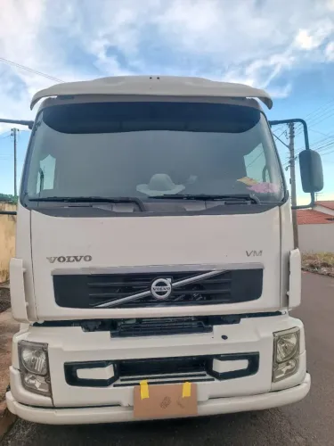 Caminhão Volvo 270 VM