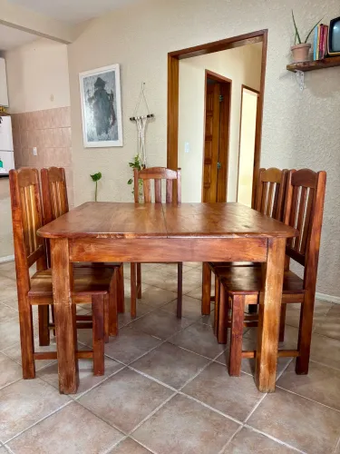 Mesa de madeira maciça 6 lugares