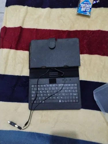 Teclado com capa para tablet
