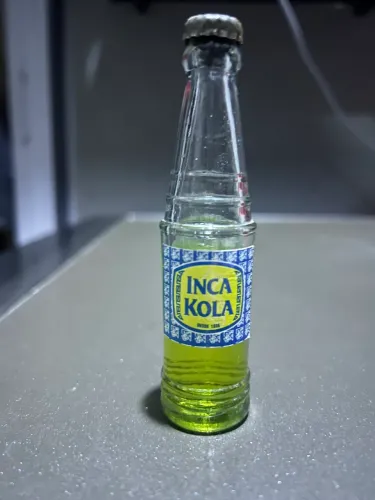 Miniatura garrafa Inca Kola