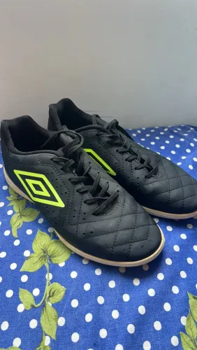 Vende-se futsal umbro neo stricker