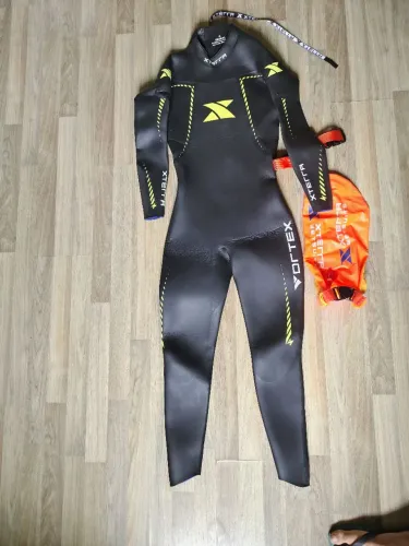 Wetsuit Xterra Vortex Manga longa Tamanho M Roupa de Borracha para natação