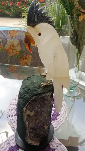 Vendo estátua de uma Águia de pedra