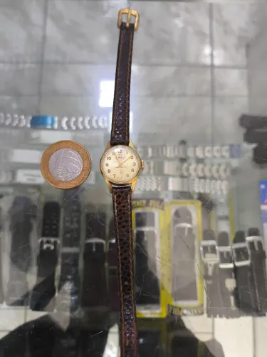 Relógio Mondaine a corda foleado funcionando