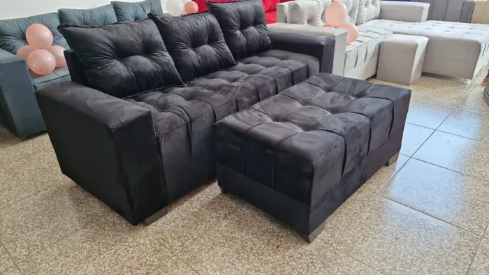 SOFÁ 3 LUGARES PUXANTES E PUFF GRANDE