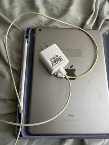 Ipad 5a geração 128GB + CAPA E CANETA