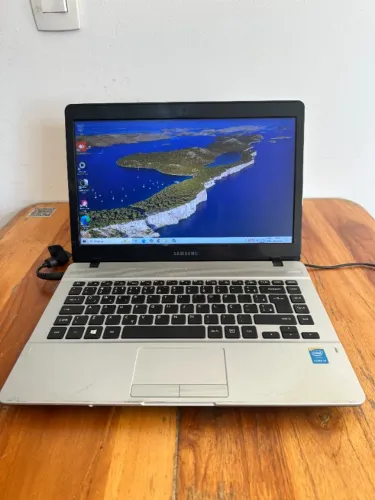 Notebook Samsung Essentials E31