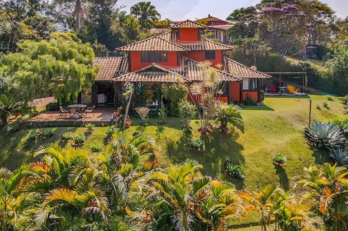 Casa com 4 quartos em condomínio em Araras, Petrópolis.