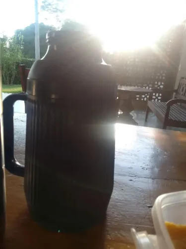 Garrafas com cafés 