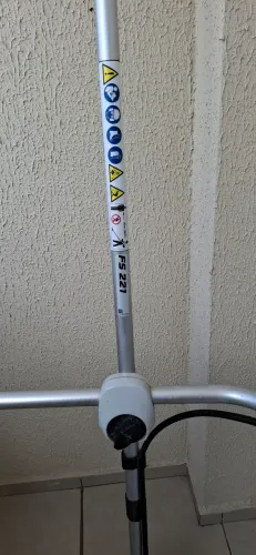 ROCADEIRA STIHL FS221,vendo com acessórios, pouquíssimo uso, em perfeito estado. Não envio