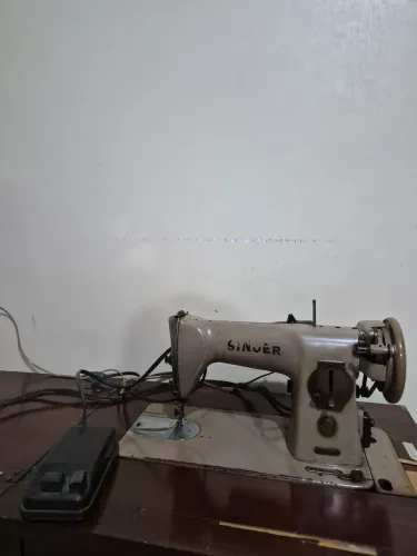 Máquina de Costura. SINGER
