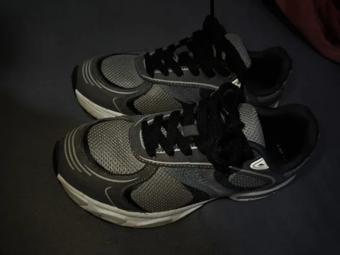 Tenis Zara Tam 37 ( forma pequena veste 36 )