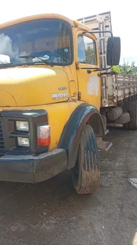Caminhão Mercedes 1978 carroceria truck