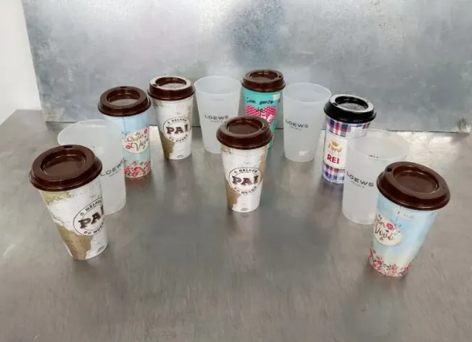 11 Copos Plásticos