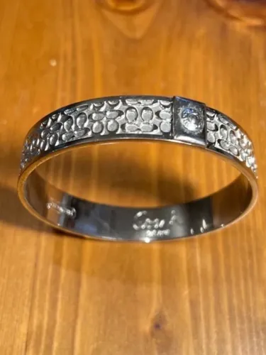 pulseira bangle coach signature metal gunmetal prata com strass original 