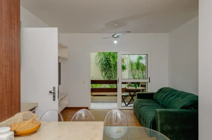 Apartamento mobiliado com 2 dormitórios no Canto da Lagoa, Florianópolis