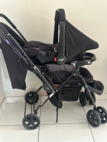 Carrinho de bebê e cadeirinha da cosco 