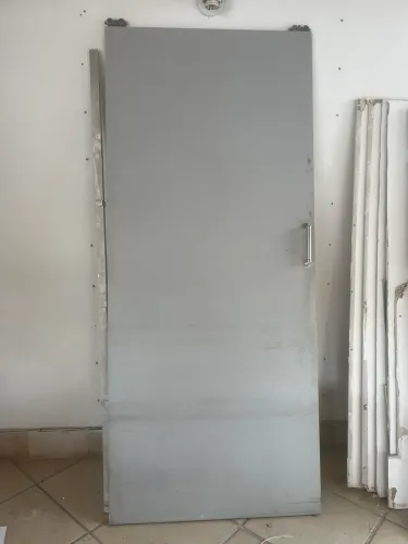 Porta de correr com trilho