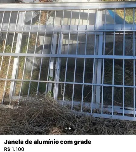 Janela de alumínio com vidros e grade de alumínio