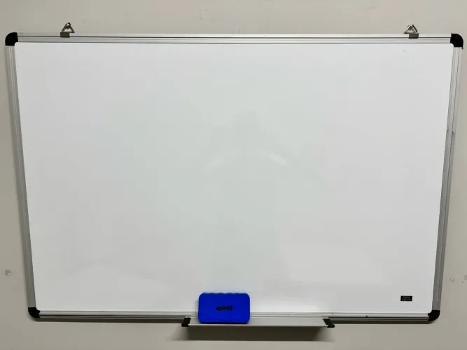 Quando branco com apagador Execelente Estado