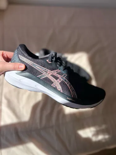 Tênis Asics feminino preto e rosa