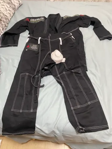 Kimono infantil preto + faixa branca de 6 a 8 anos