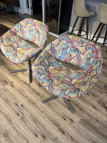 Conjunto duas poltronas estampadas 