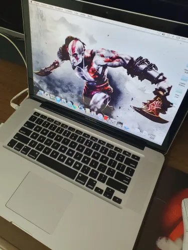 Macbook Pro core i7 leia discrição