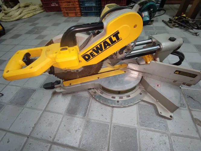 meia esquadria Dewalt usada