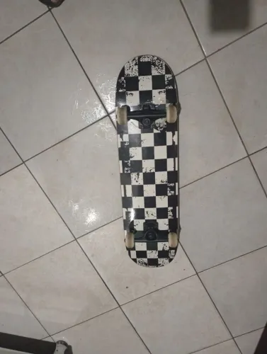 Skate profissional semi novo